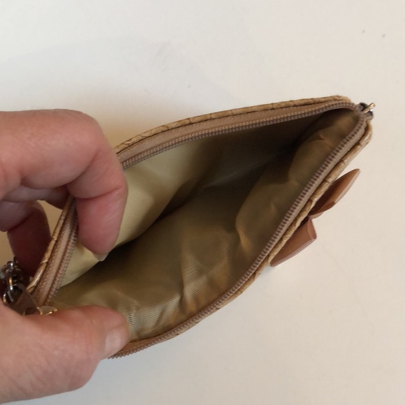 ⭐️Host Pick⭐️ - Small wrist wallet - Picture 3 of 16